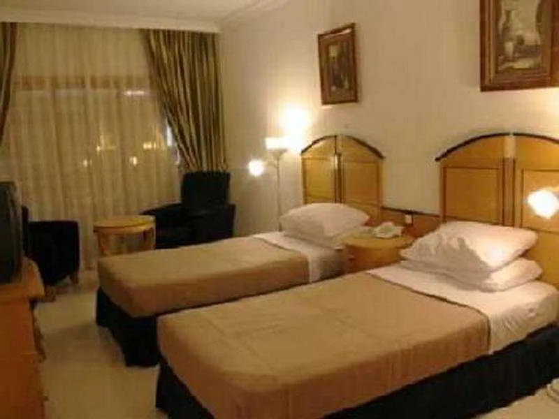 Dolphin Hotel apartamentos Dubái